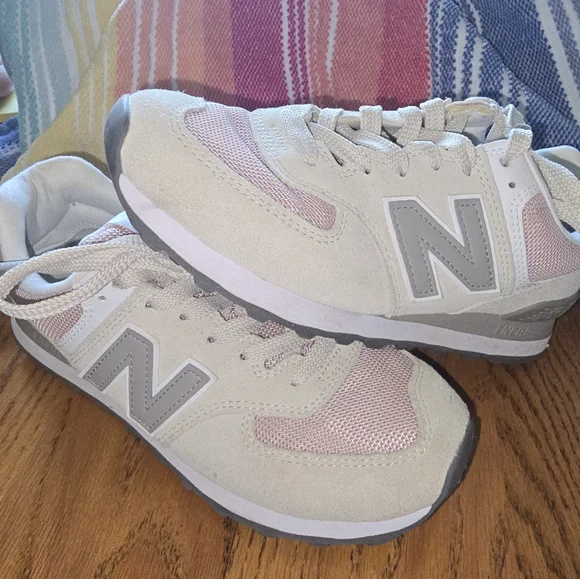 New Balance 574 Cream and Pink Sneakers - Picture 2 of 6
